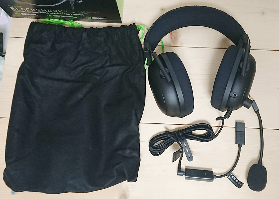 SALE／92%OFF】 Razer BlackShark V2 - CouRageJD Edition ゲーミングヘッドセット  USBサウンドカード付 3.5mmアナログ THX 7.1chチタンコート50mmドライバー 単一指向性マイク ノイズキャンセリング 高遮音性イヤー  fucoa.cl