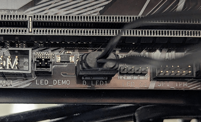 INNO3D iCHILL RTX4080のLEDを光らせるための接続